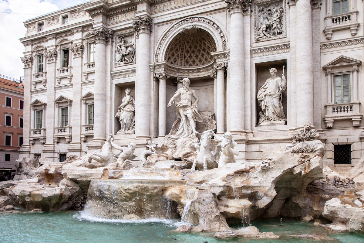 Le bellissime sculture della fontana di Trevi a Roma