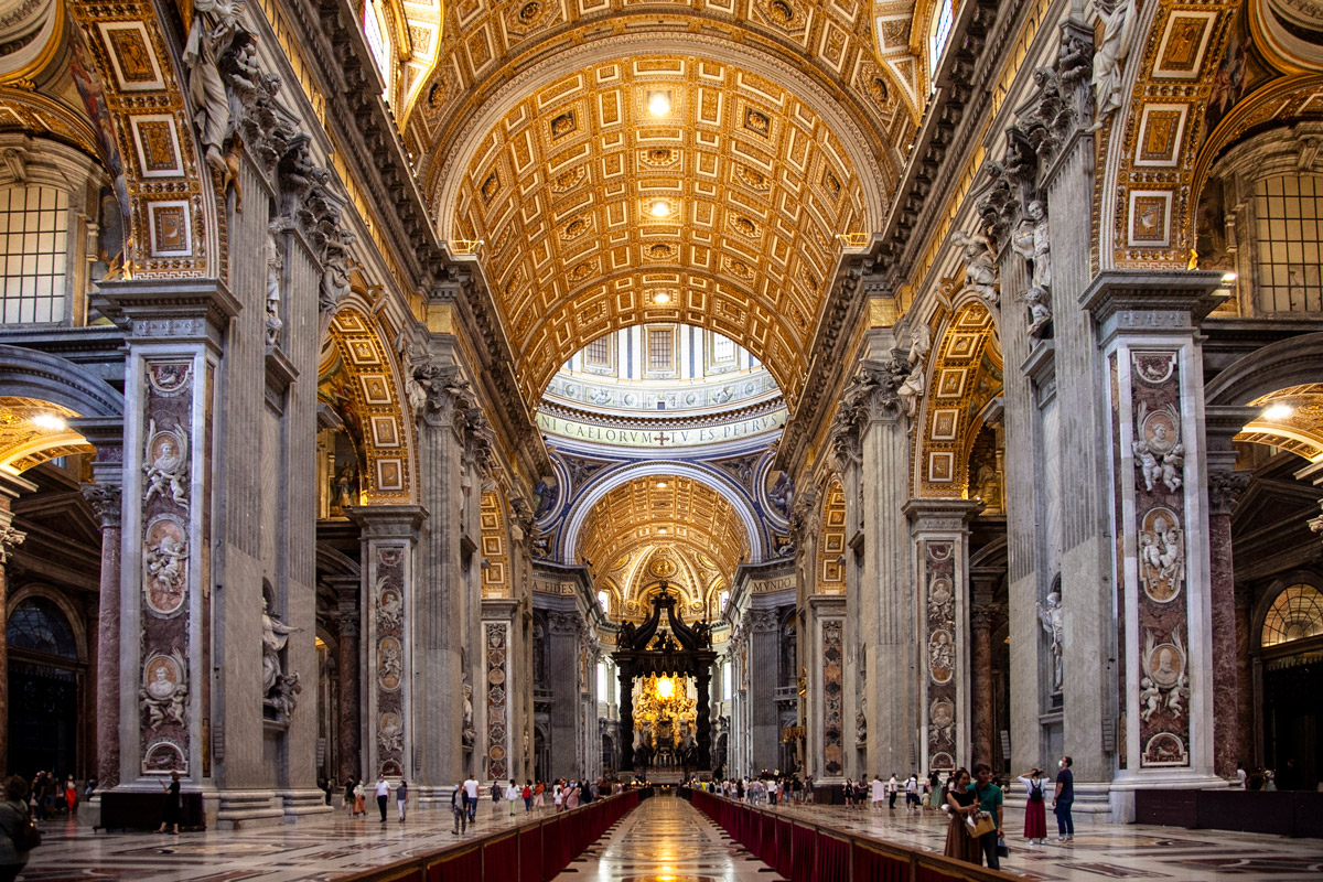Navate interne della basilica di San Pietro - Vaticano