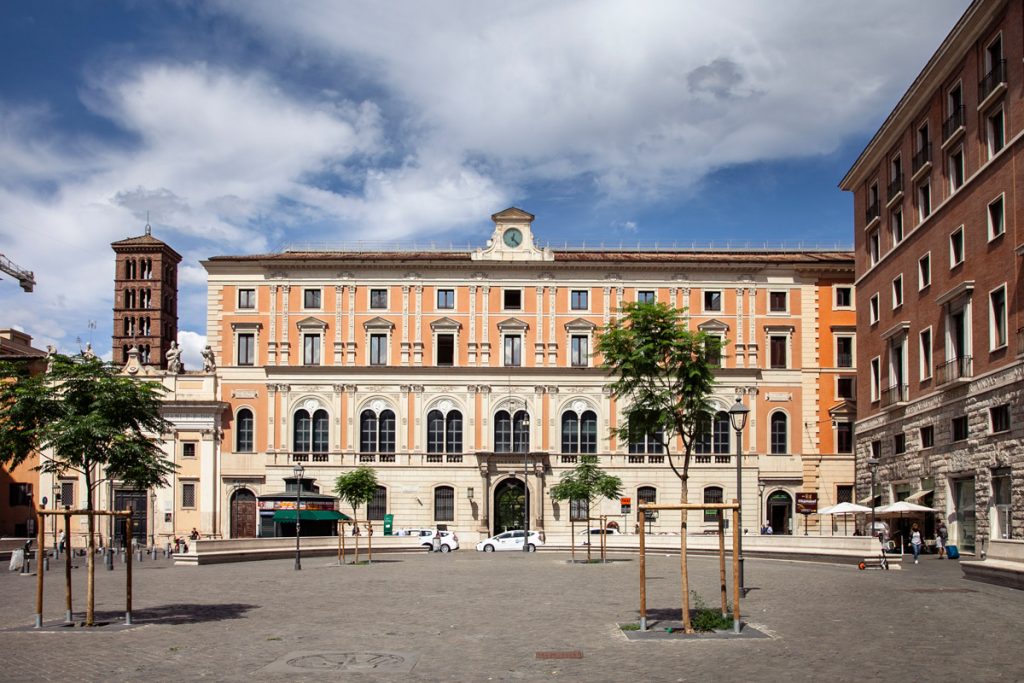 Palazzo delle Poste e Telegrafi di piazza San Silvestro a Roma