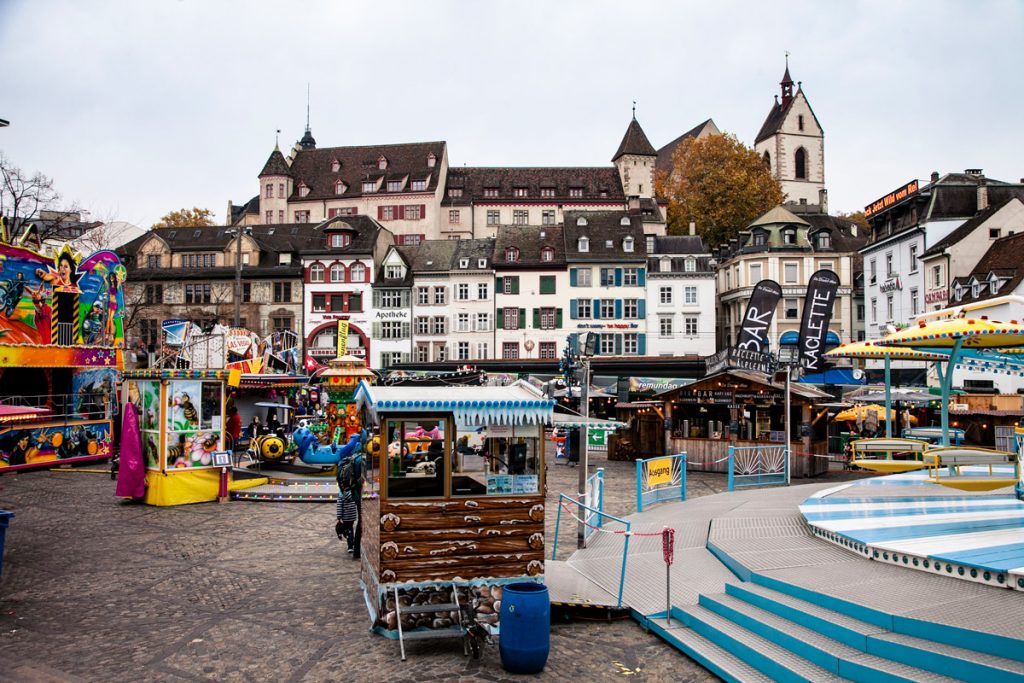 Piazza Barfusser a Basilea con Luna Park