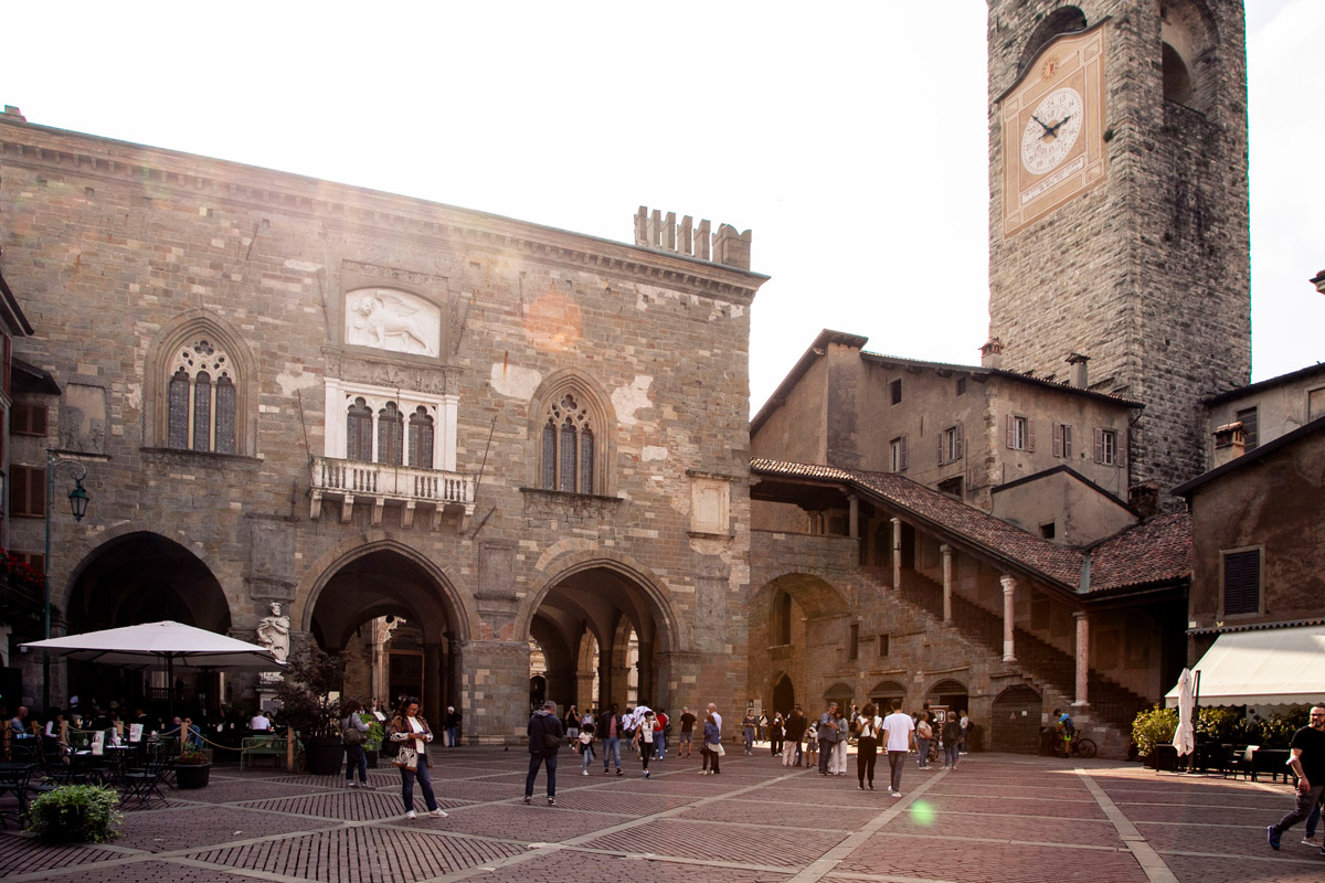 Piazza Vecchia di Bergamo con i palazzo del Podestà e Palazzo della Ragione