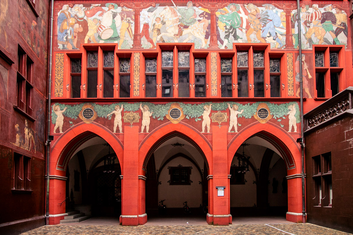 Portici e muri dipinti nel seicento del municipio cittadino