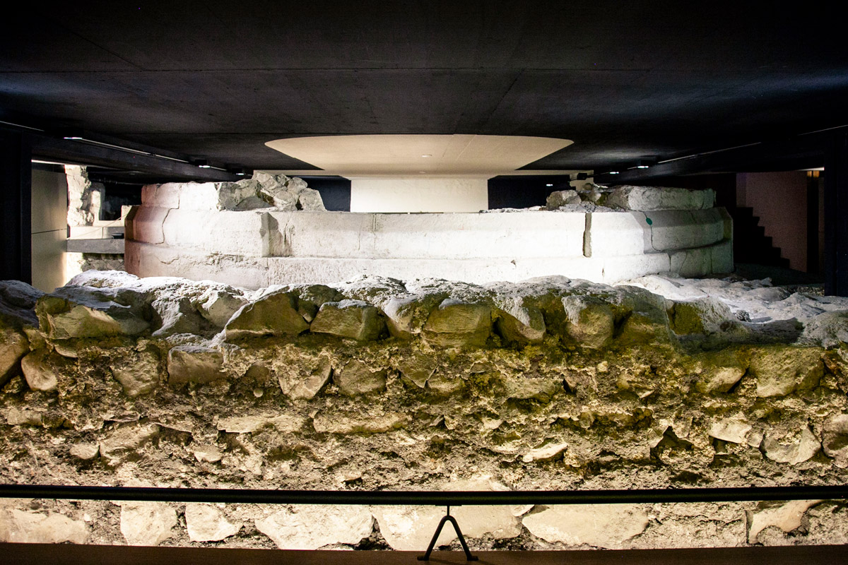 Cripta della Fraumunster con mura del IX secolo