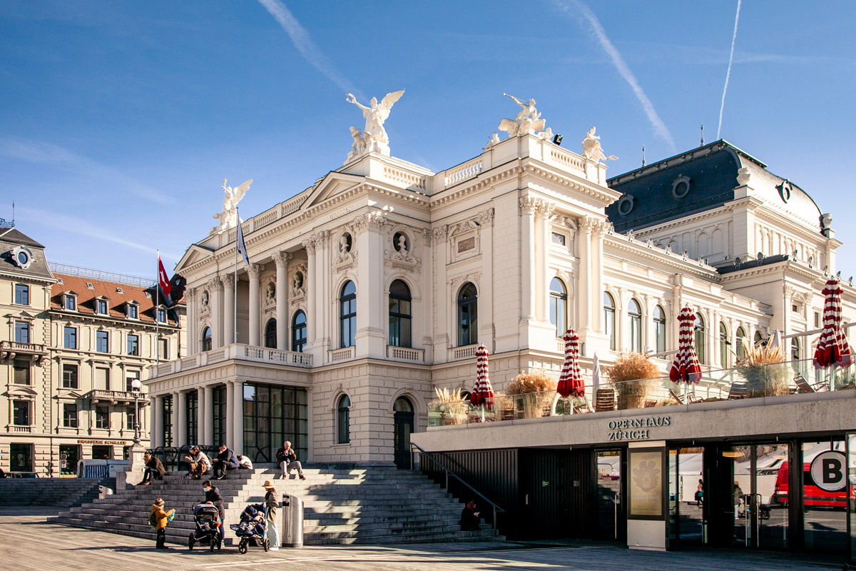 Opernhaus di Zurigo e piazza Sechselautenplatz