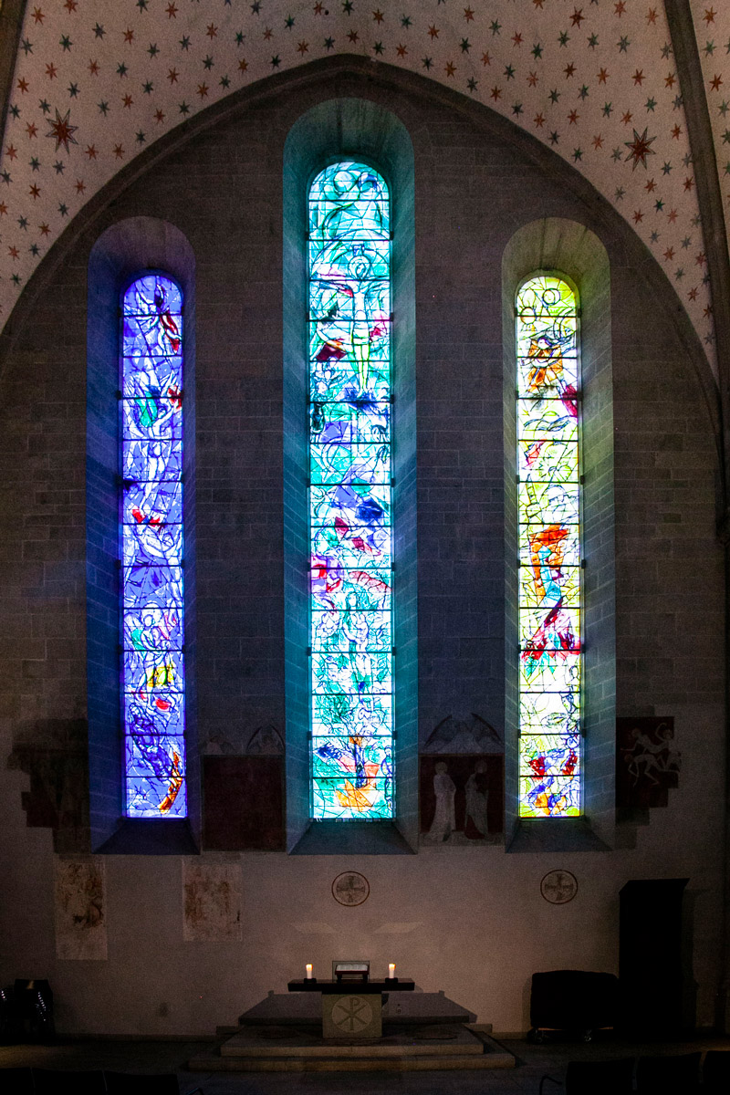 Vetrata principale di Chagall e vetrata di Sion e vetrata di Giacobbe