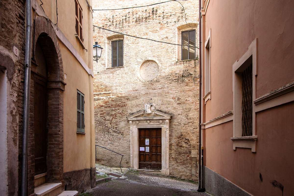 Antico portale della chiesa di San Giovanni Evangelista - Penne