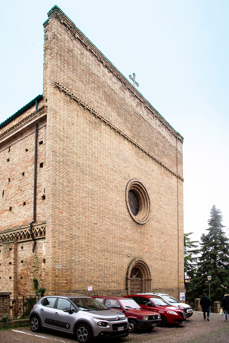 Facciata principale della chiesa di Sant'Agostino - Penne