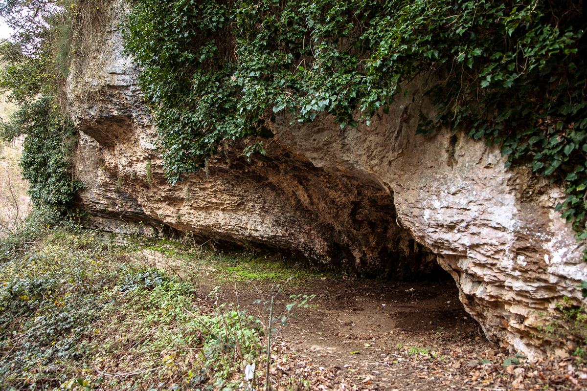 La grotta con eremo di San Cataldo - Valle dell'Orfento