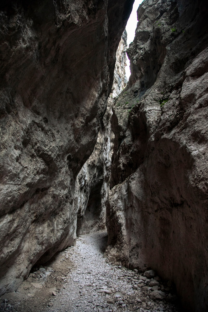 Le pareti rocciose delle gole di San Martino larghe due metri