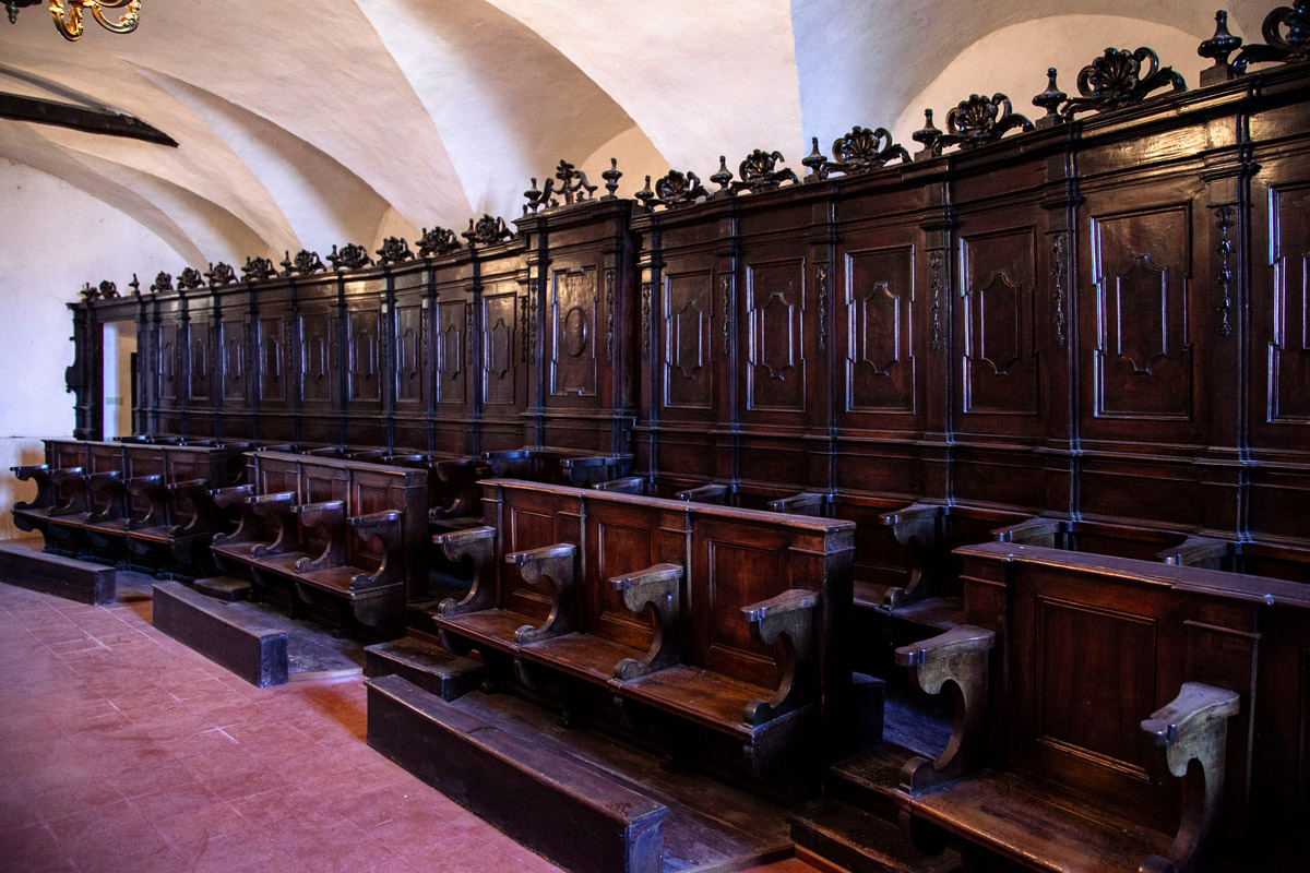 Scranni in legno riservati alle monache dietro abside