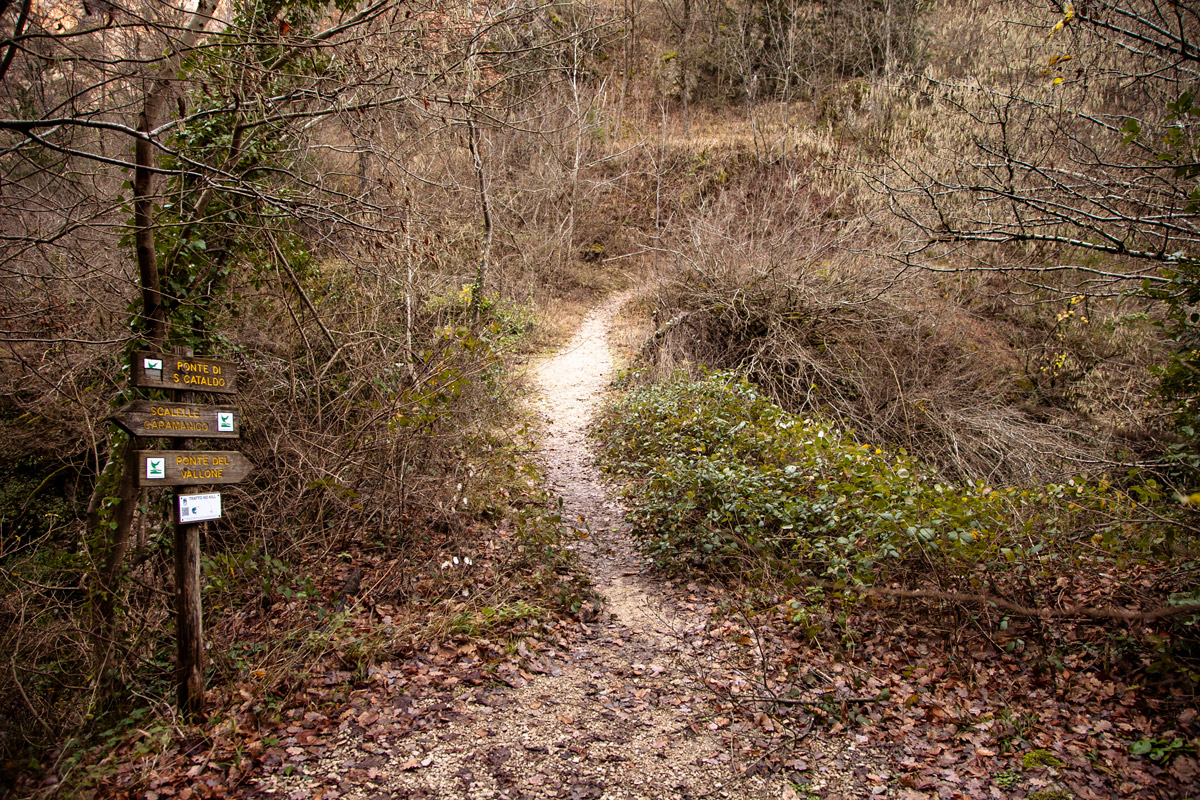 Sentiero nella valle dell'Orfento - Vallone delle Scalelle