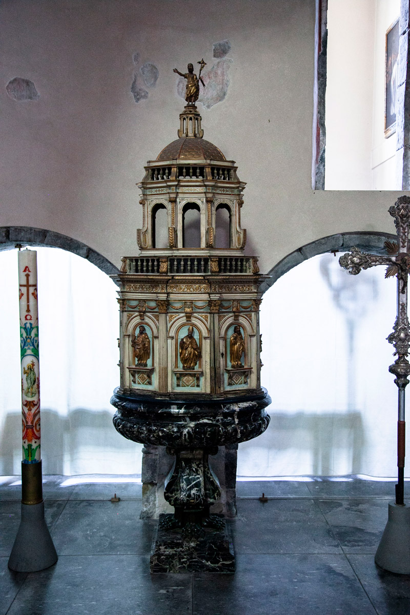 Arredi sacri nella basilica di Sani Nicolò a Lecco