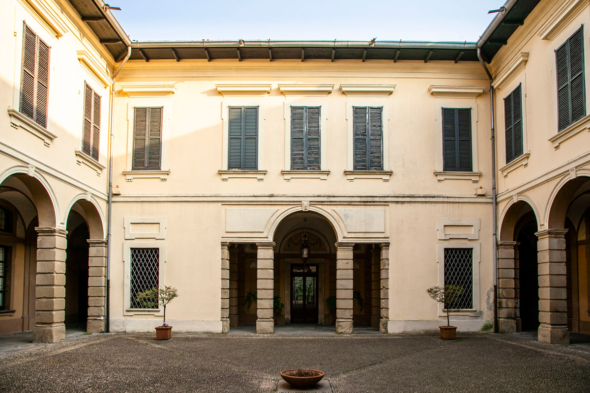 Cortile interno di Villa Manzoni e casa museo di Villa Manzoni