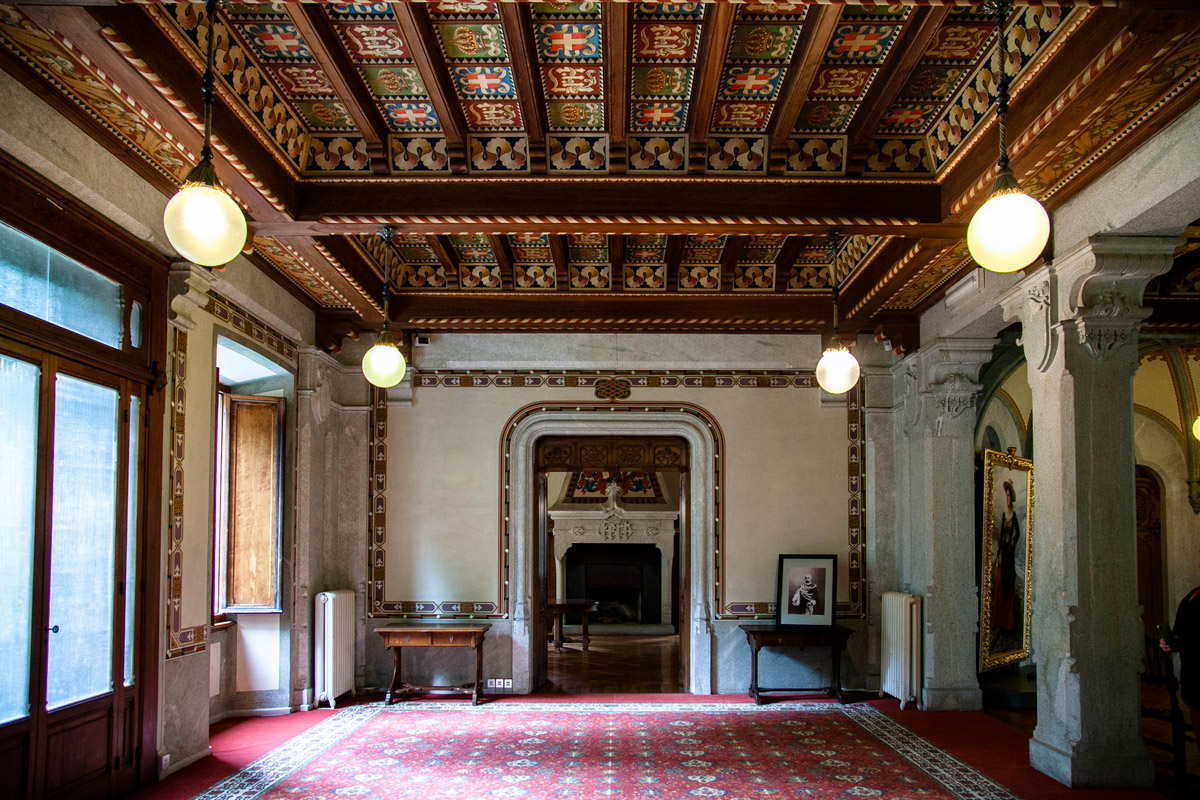 Gran Sala di Castel Savoia con soffitto a cassettoni decorati