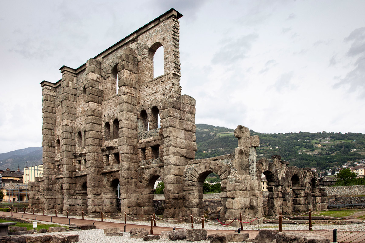 Arcate rimaste in piedi del teatro romano