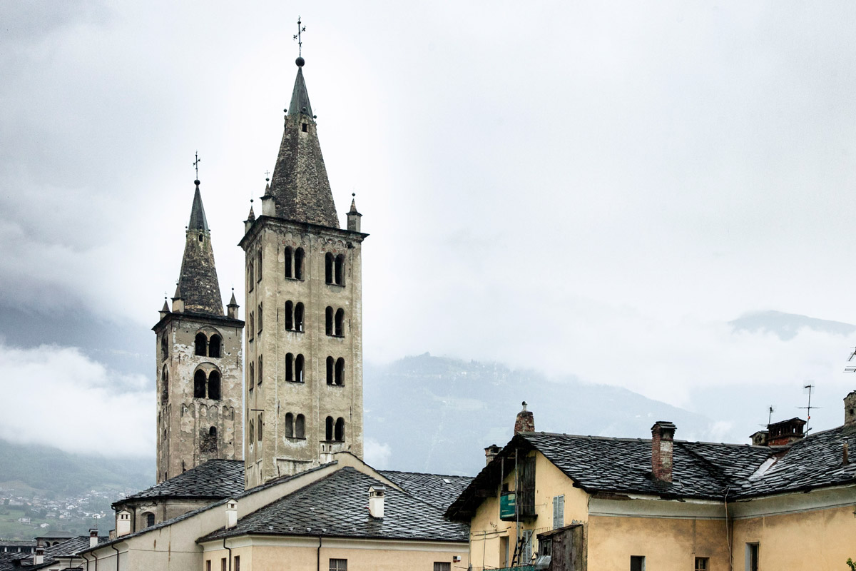 Campanili gemelli della cattedrale di Santa Maria Assunta ad Aosta
