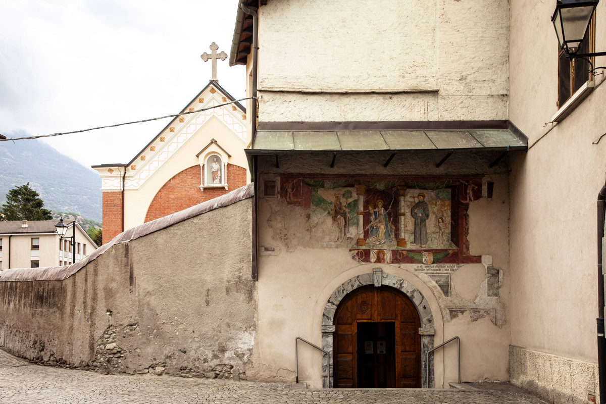 Facciata del monastero che custodisce l'anfiteatro romano di Aosta