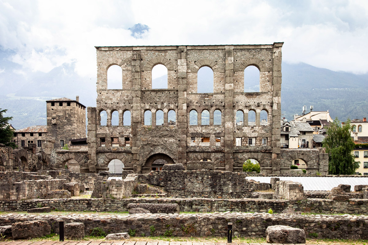 Resti del teatro romano di Aosta