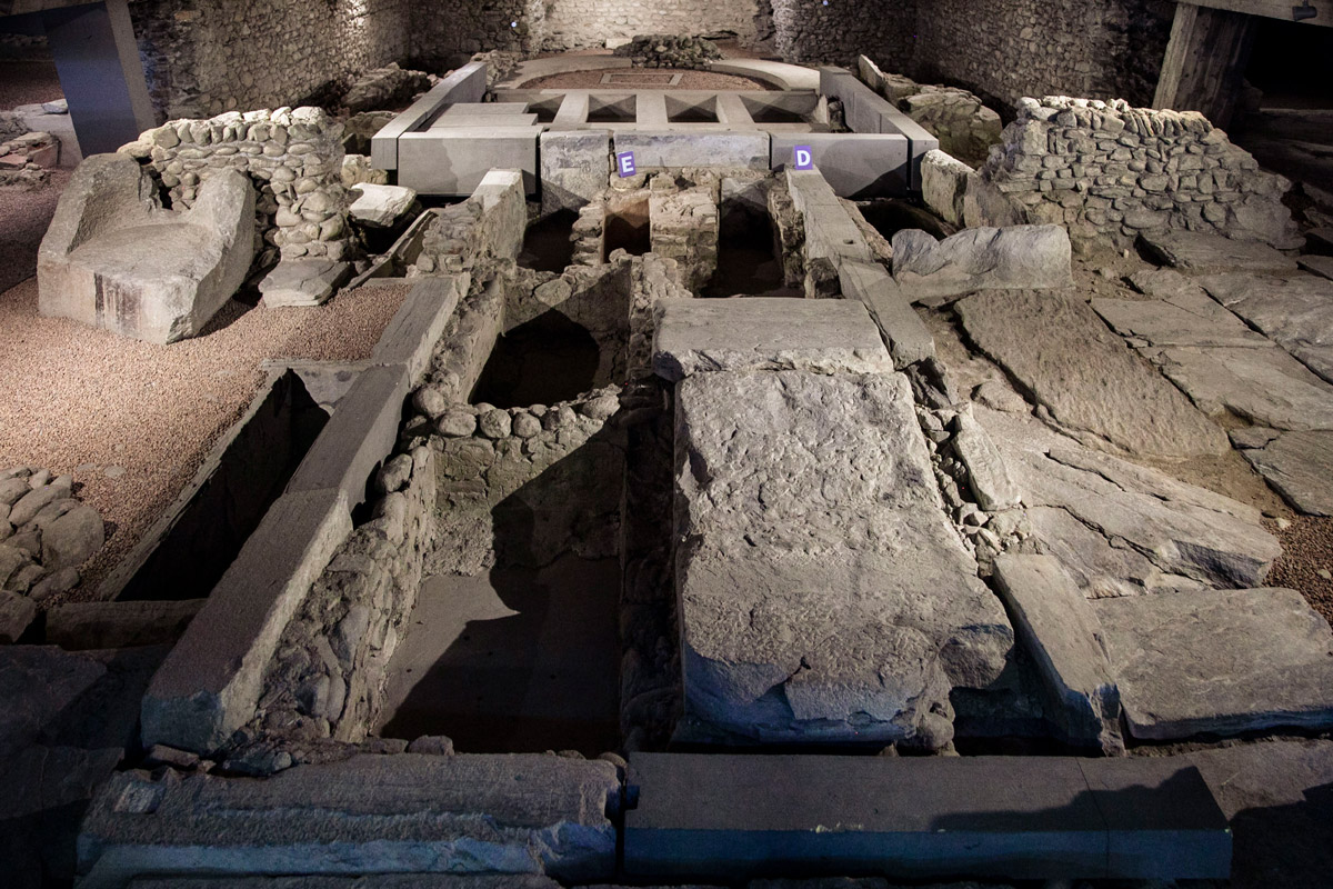 Resti di sepolture nella chiesa paleocristiana di San Lorenzo - Aosta