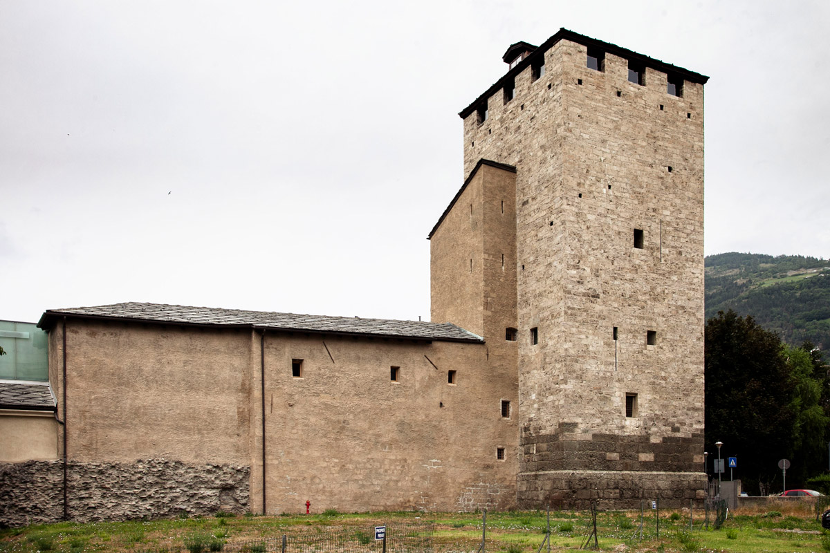 Torre dei Balivi di Aosta collegata alle mura romane