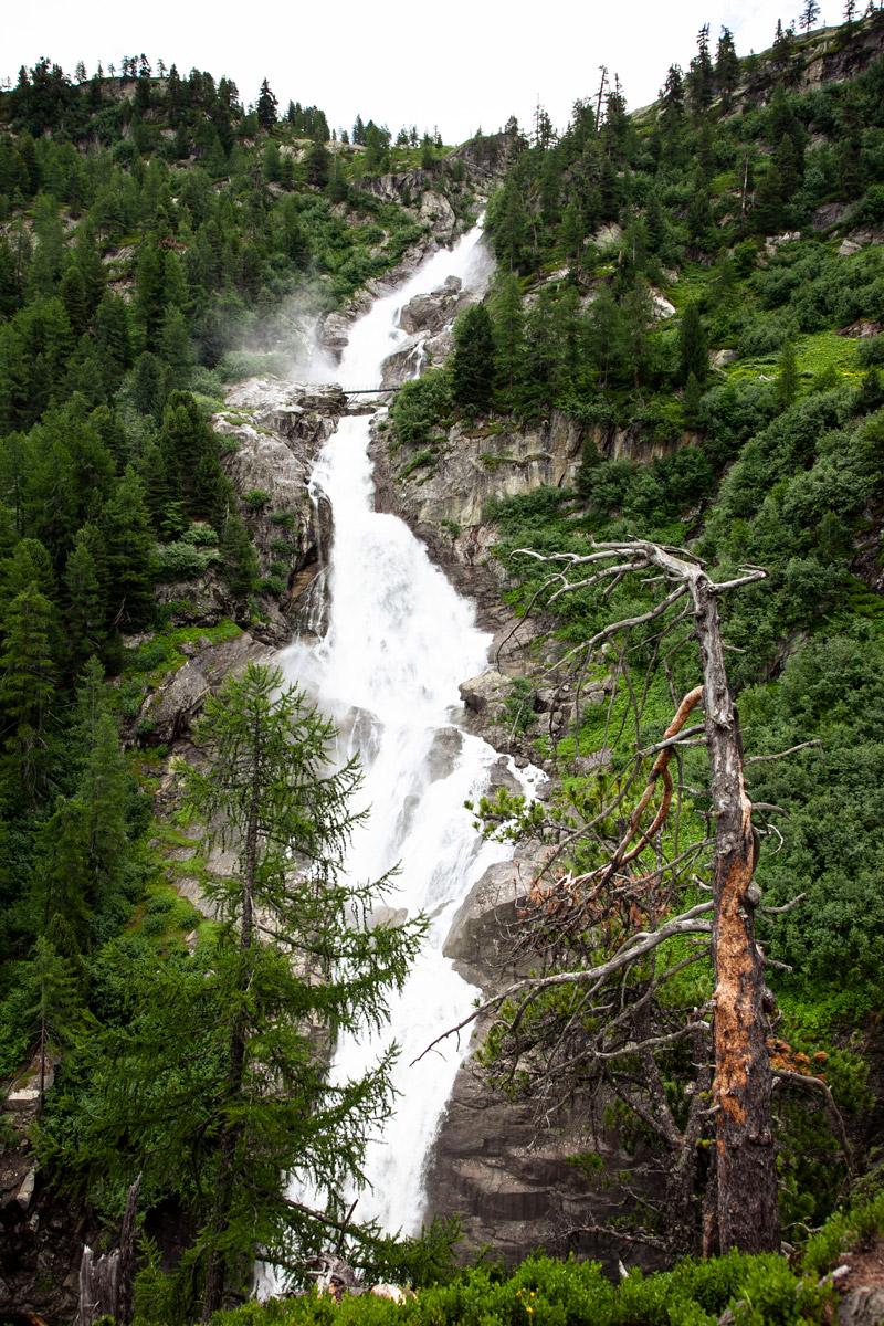 Vista panoramica sulla terza cascata del Rutor - Valle d'Aosta