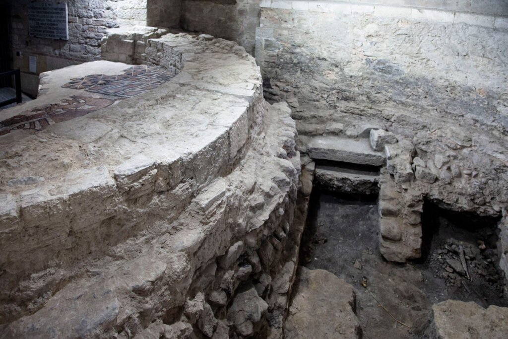 Mosaici al pavimento e cripta del duomo di Termoli