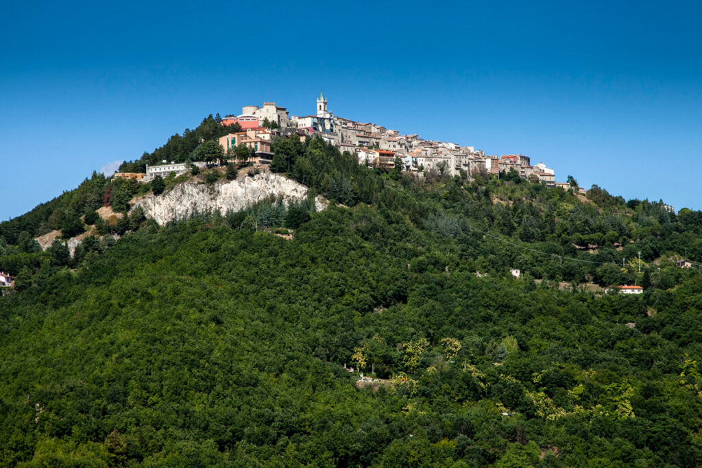 Borgo di Ferrazzano sulla collina