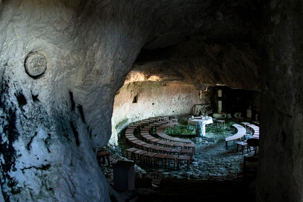 Chiesa rupestre di Pietracupa - Chiesa dentro alla grotta
