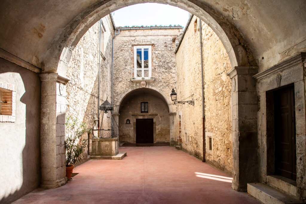 Cortile interno del Castello Carafa