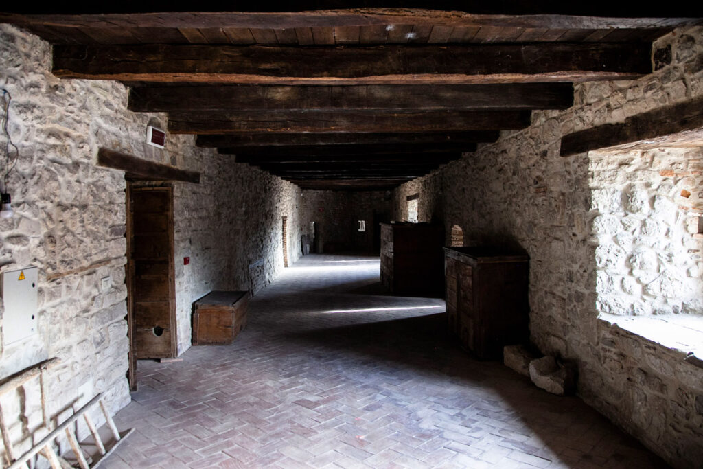 Dentro alle mura del castello angioino di Civitacampomarano