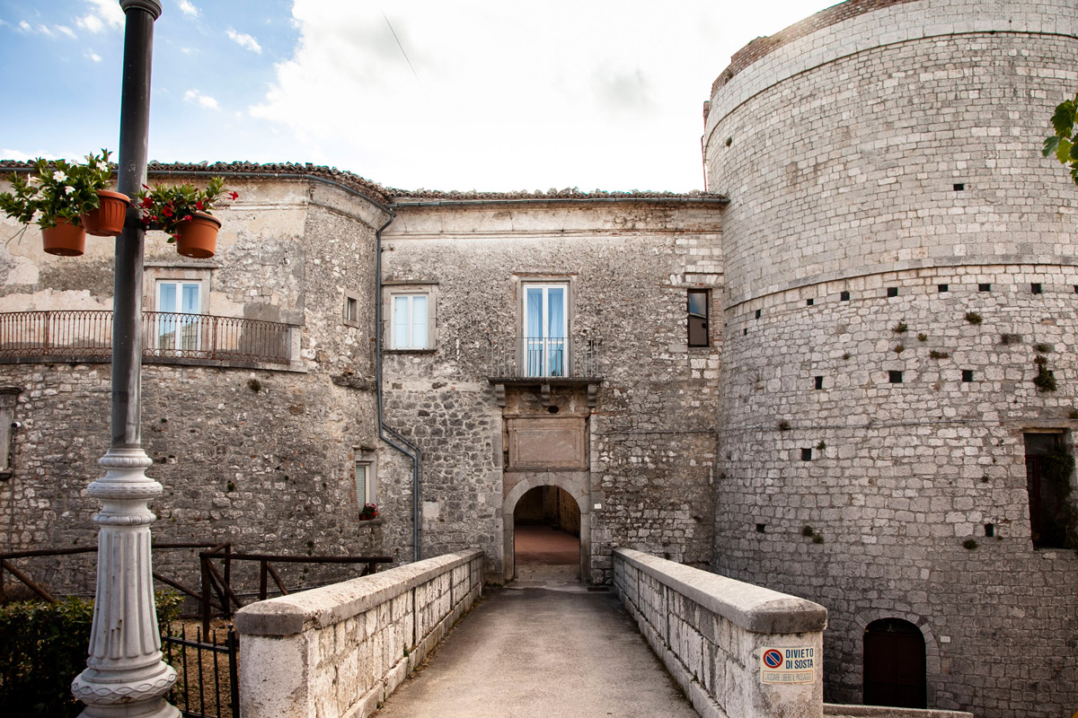Facciata del Castello Carafa a Ferrazzano