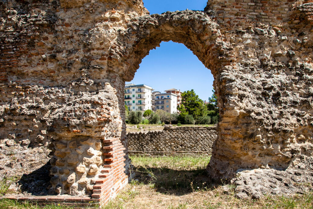 I resti dell'anfiteatro romano di Larino