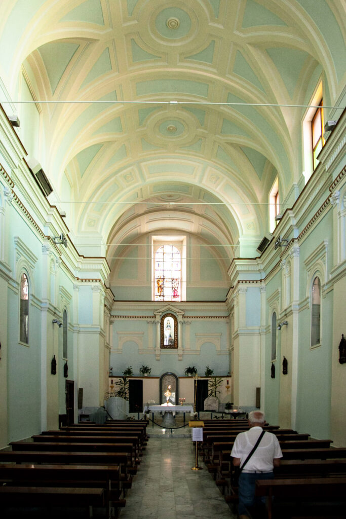 Interni della chiesa di Santa Maria della Libera