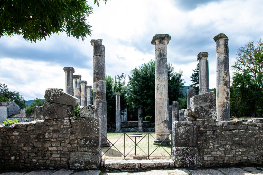 Le colonne della basilica del foro