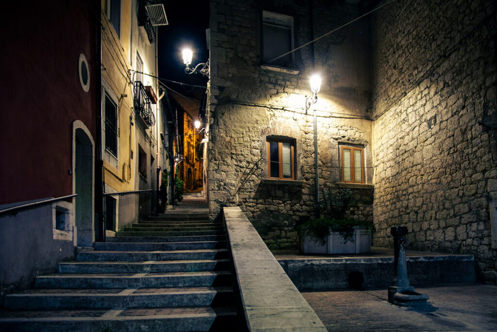 Passeggiata tra le scalinate del borgo storico di Campobasso