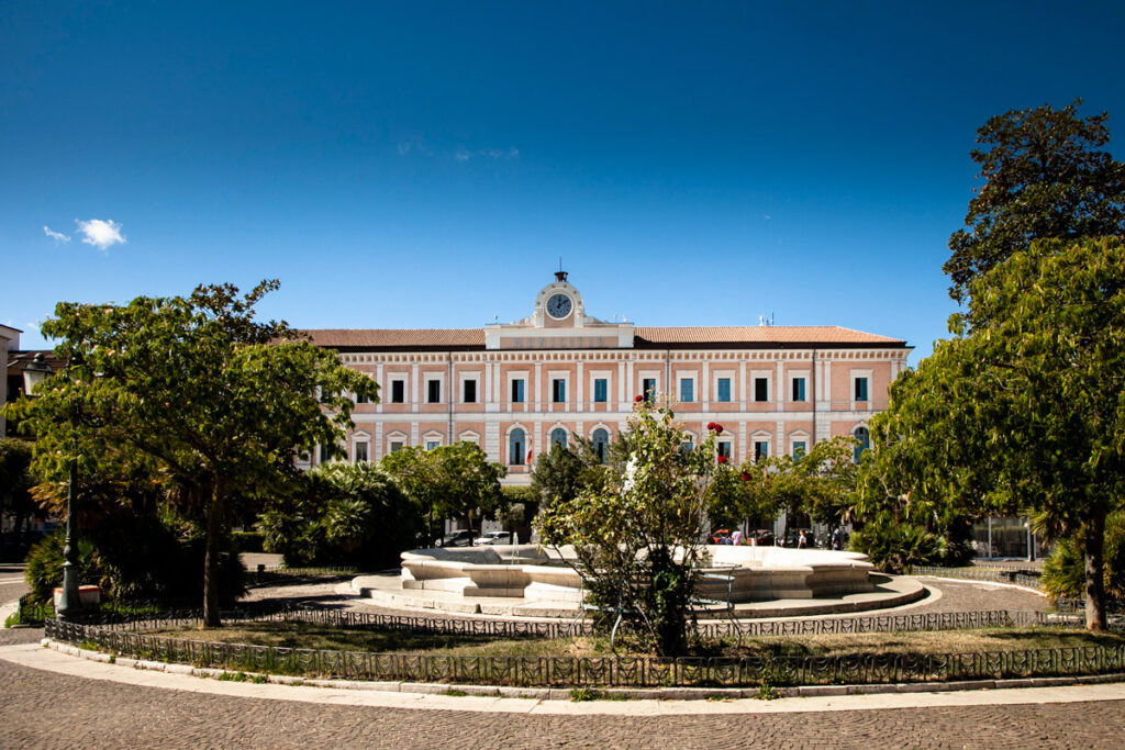 Piazza Vittorio Emanuele II di Campobasso e le sue aiuole
