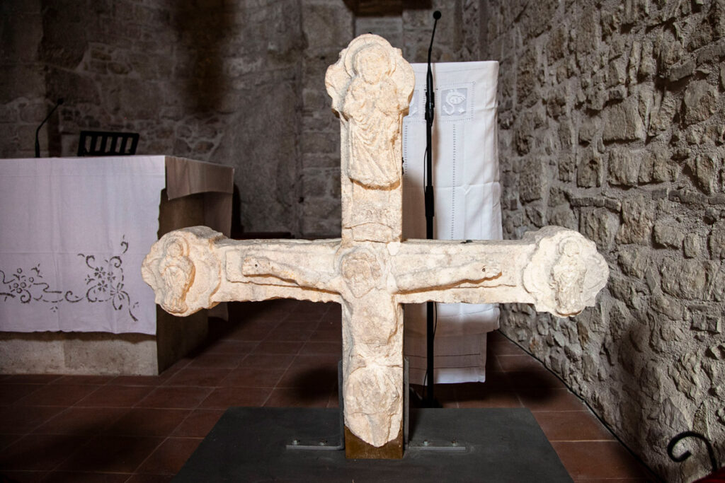 Resti della croce stazionaria nella chiesa di San Bartolomeo