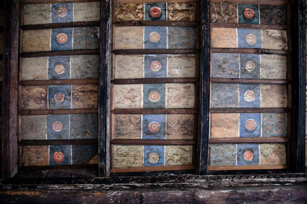 Soffitto a cassettoni decorato nel castello angioino di Civitacampomarano
