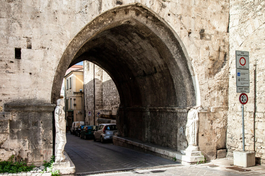 Accesso all'arco di San Pietro - Isernia