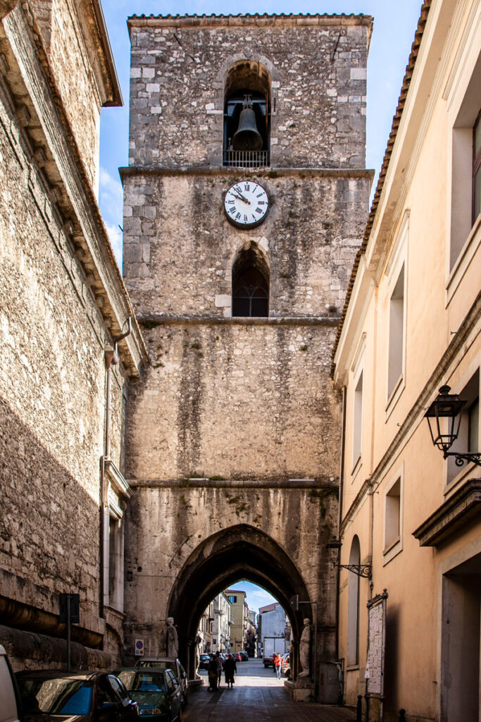 Arco di San Pietro visto da via Marcelli