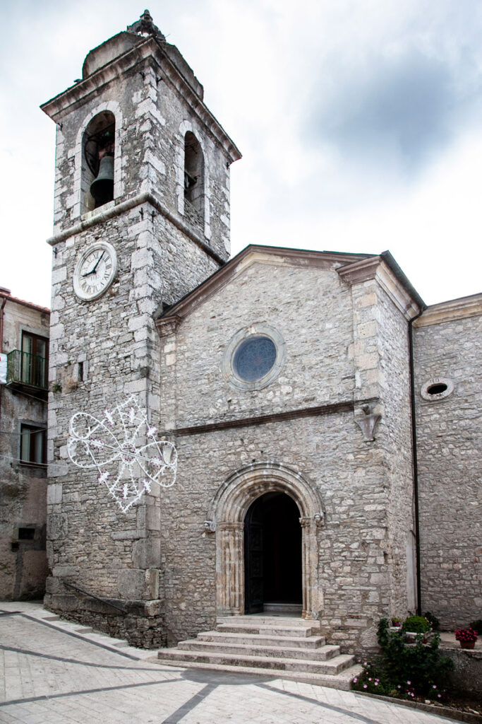 Facciata della chiesa di San Martino a Castelpetroso