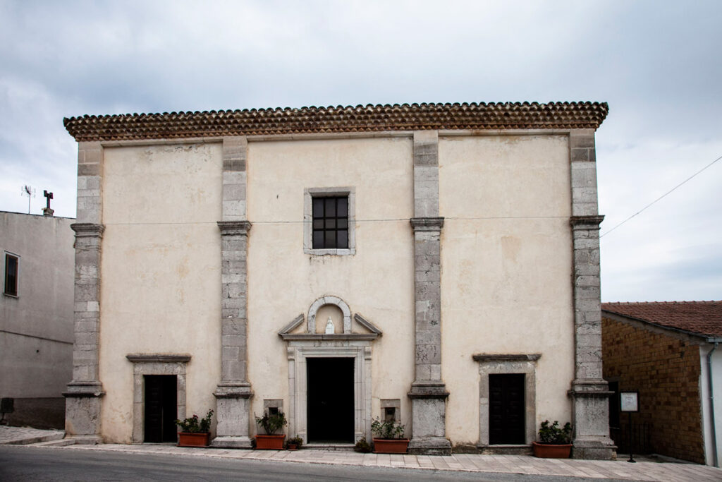 Facciata della chiesa di Santa Maria del Loreto - Oratino