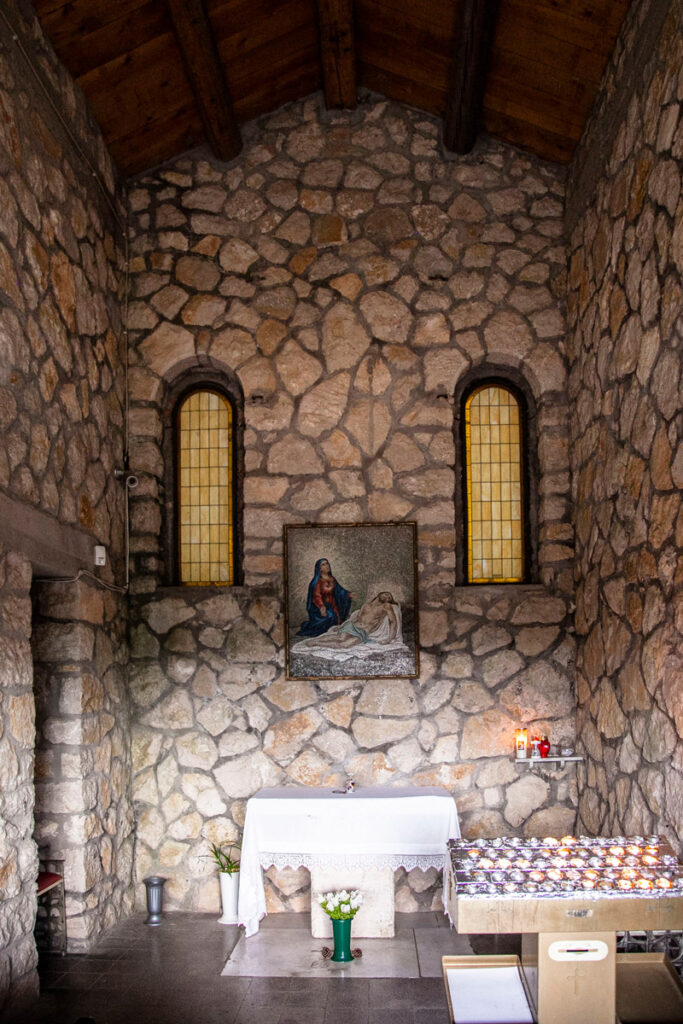 Interni della cappella delle Apparizioni - Santuario di Castelpetroso
