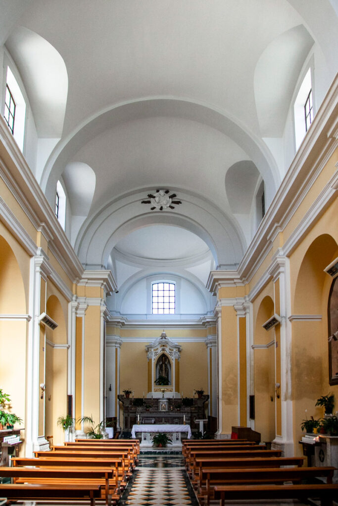 Interni della chiesa di San Pietro Celestino