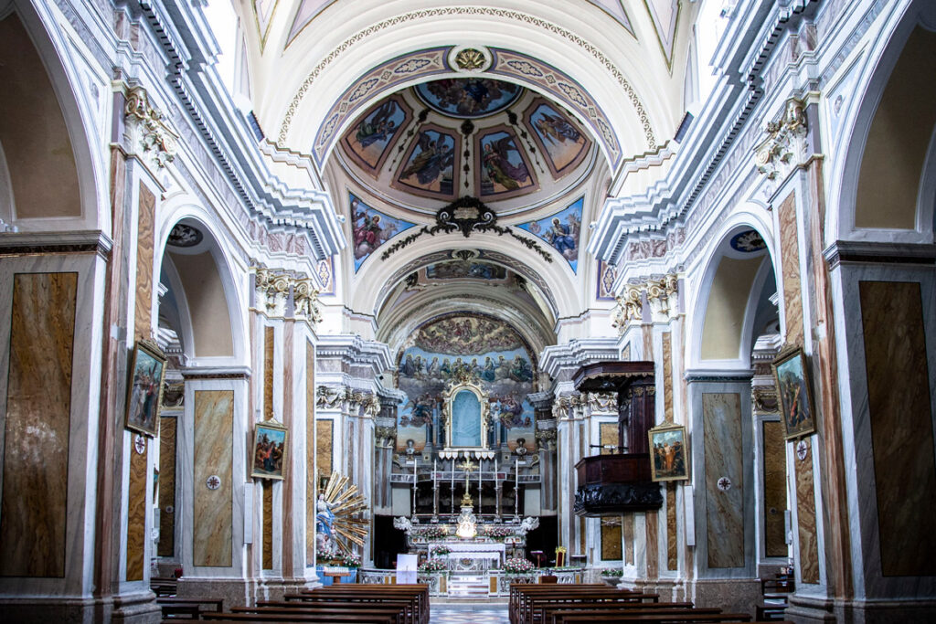 Interni della chiesa di Santa Maria Assunta a Frosolone