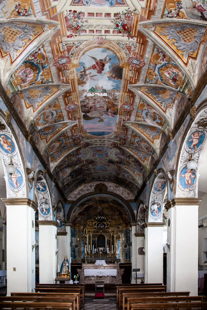 Interni della chiesa di Santa Maria del Loreto
