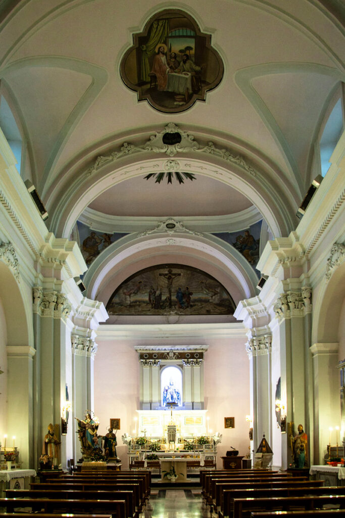 Interni della chiesa parrocchiale di San Pietro in Vincoli