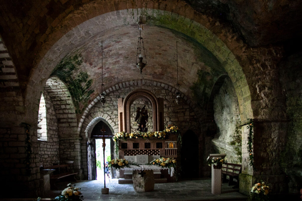 La chiesa nella grotta in provincia di Isernia