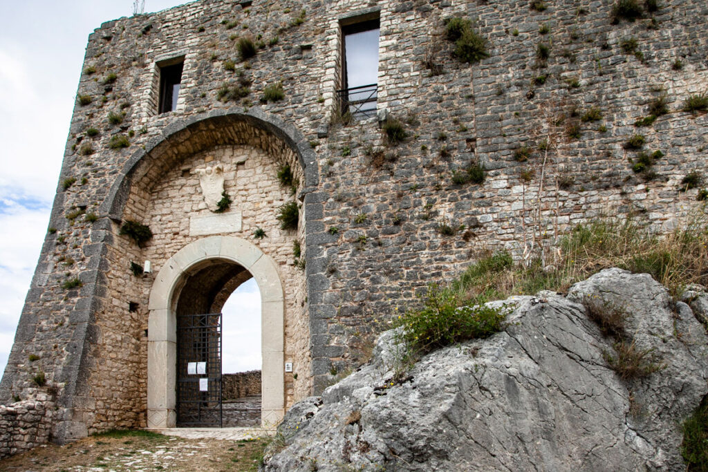 Portone di ingresso al castello d'Evoli - Castropignano