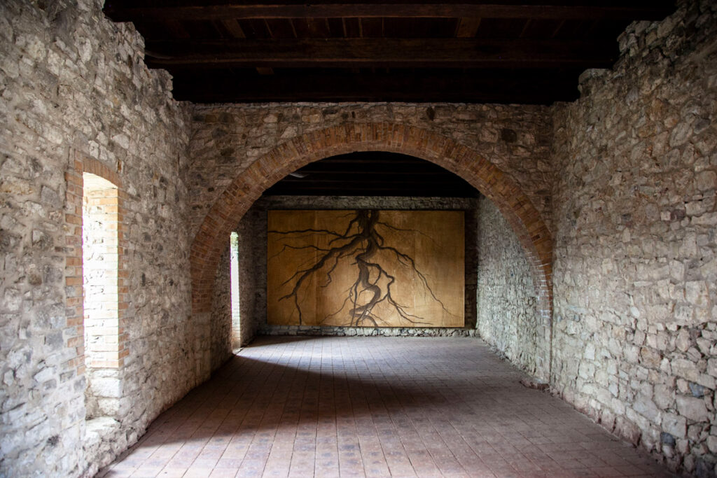 Sale interne con installazioni - Castello d'Evoli